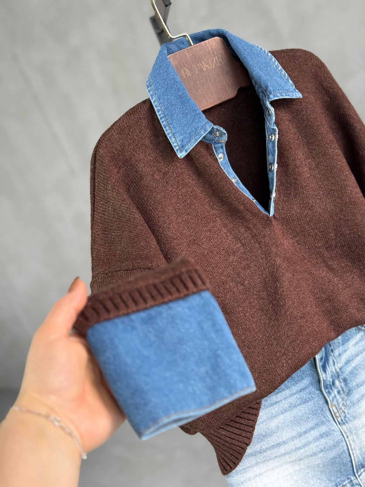 Mavi Denim Yakalı Yumoş Kazak (Kahve)