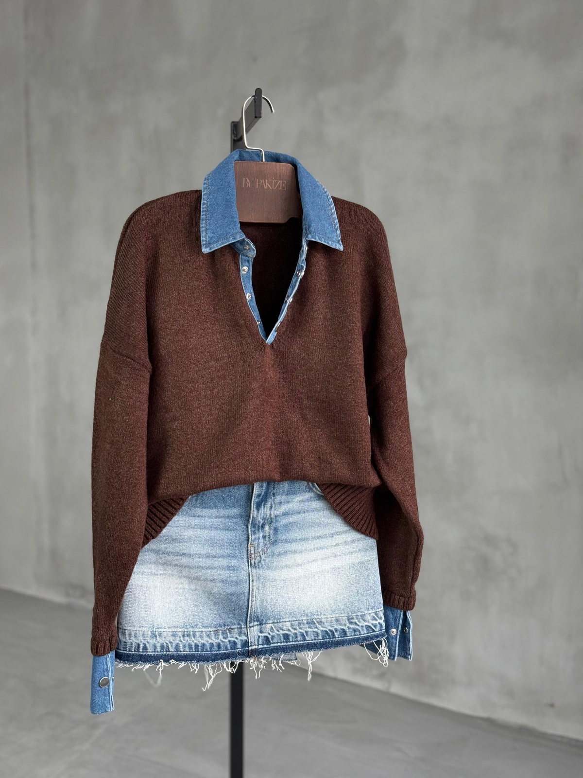 Mavi Denim Yakalı Yumoş Kazak (Kahve)
