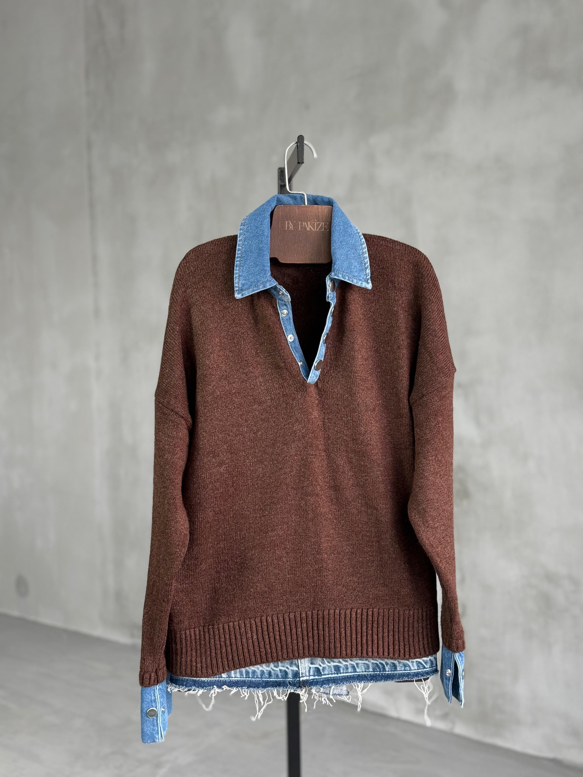 Mavi Denim Yakalı Yumoş Kazak (Kahve)