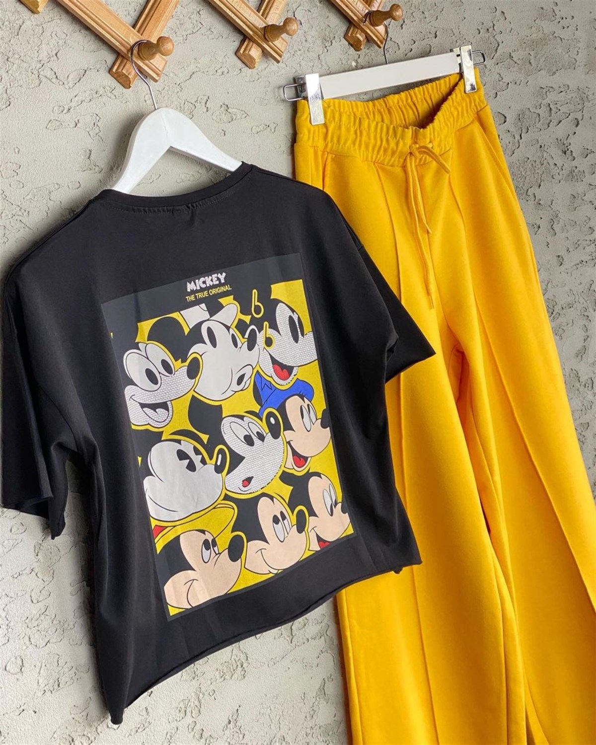 Mickey Mouse Emojili Taş İşçili Tshirt (Siyah)