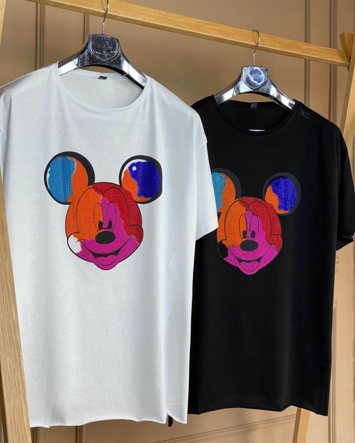Mickey Taş Baskı Detaylı Tshirt  (SİYAH & BEYAZ)
