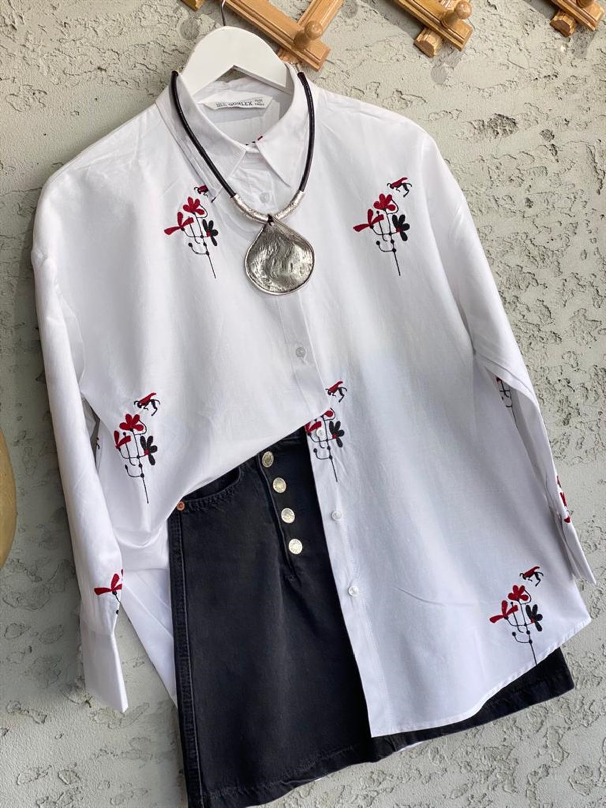 Minimal Nakış İşleme Detaylı Coton Gömlek (Beyaz)