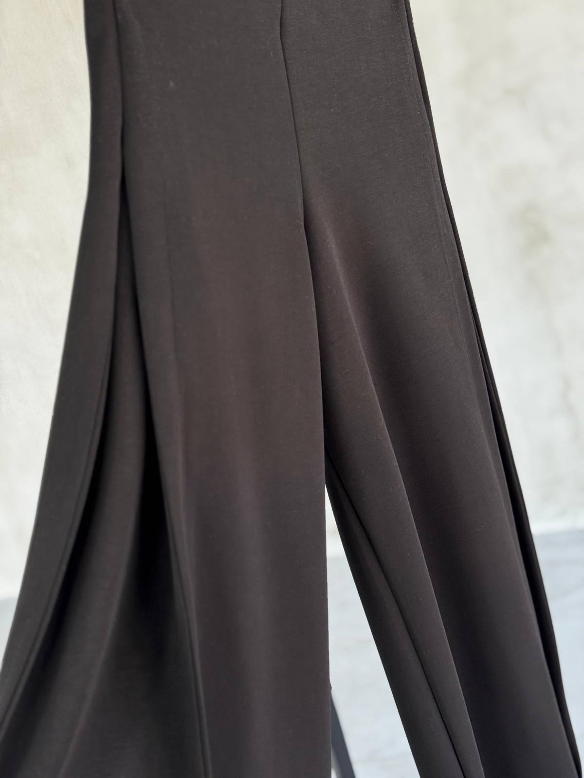 Modal Kumaş Yan Yırtmaçlı Pantolon (Siyah)