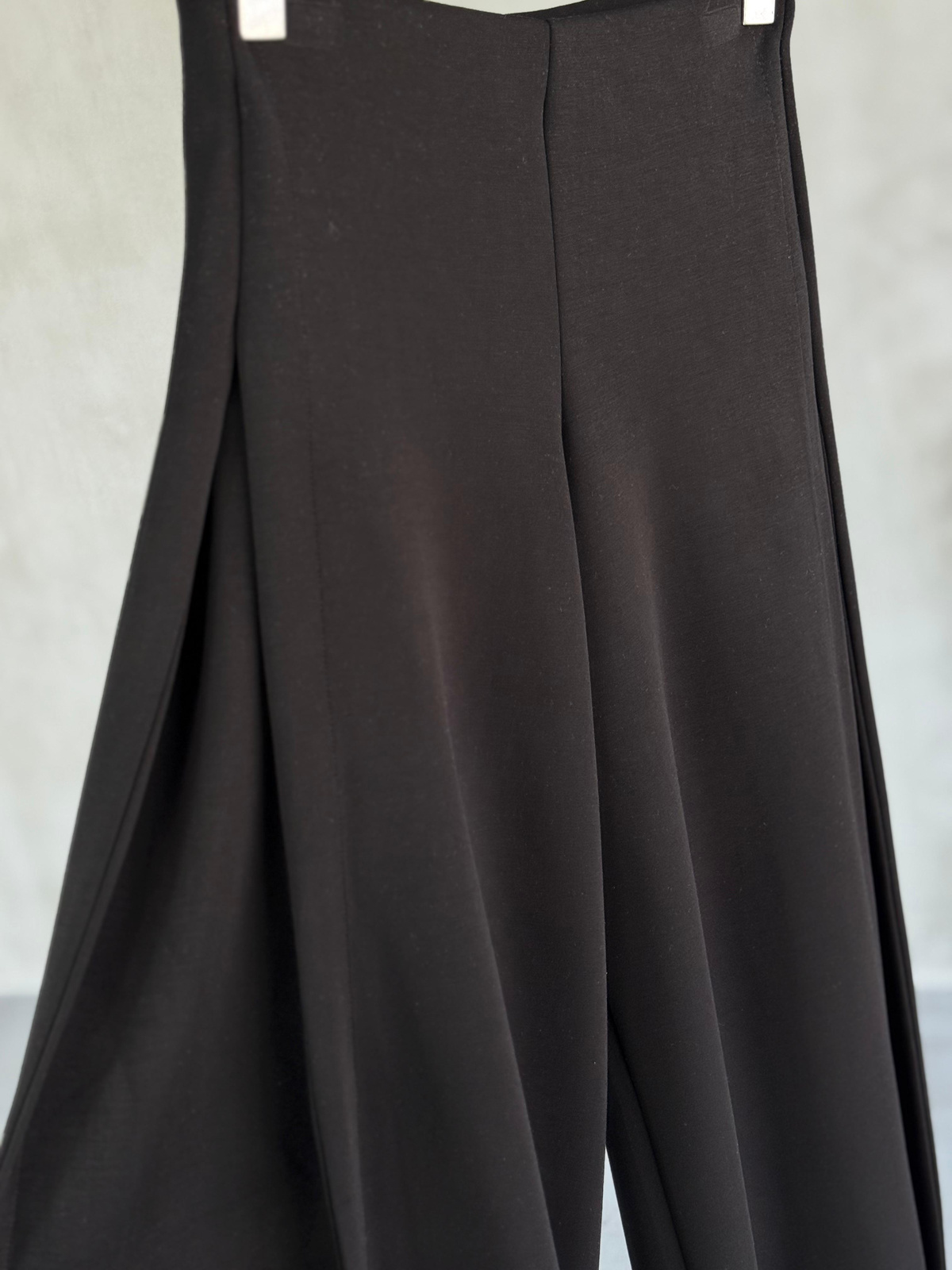 Modal Kumaş Yan Yırtmaçlı Pantolon (Siyah)