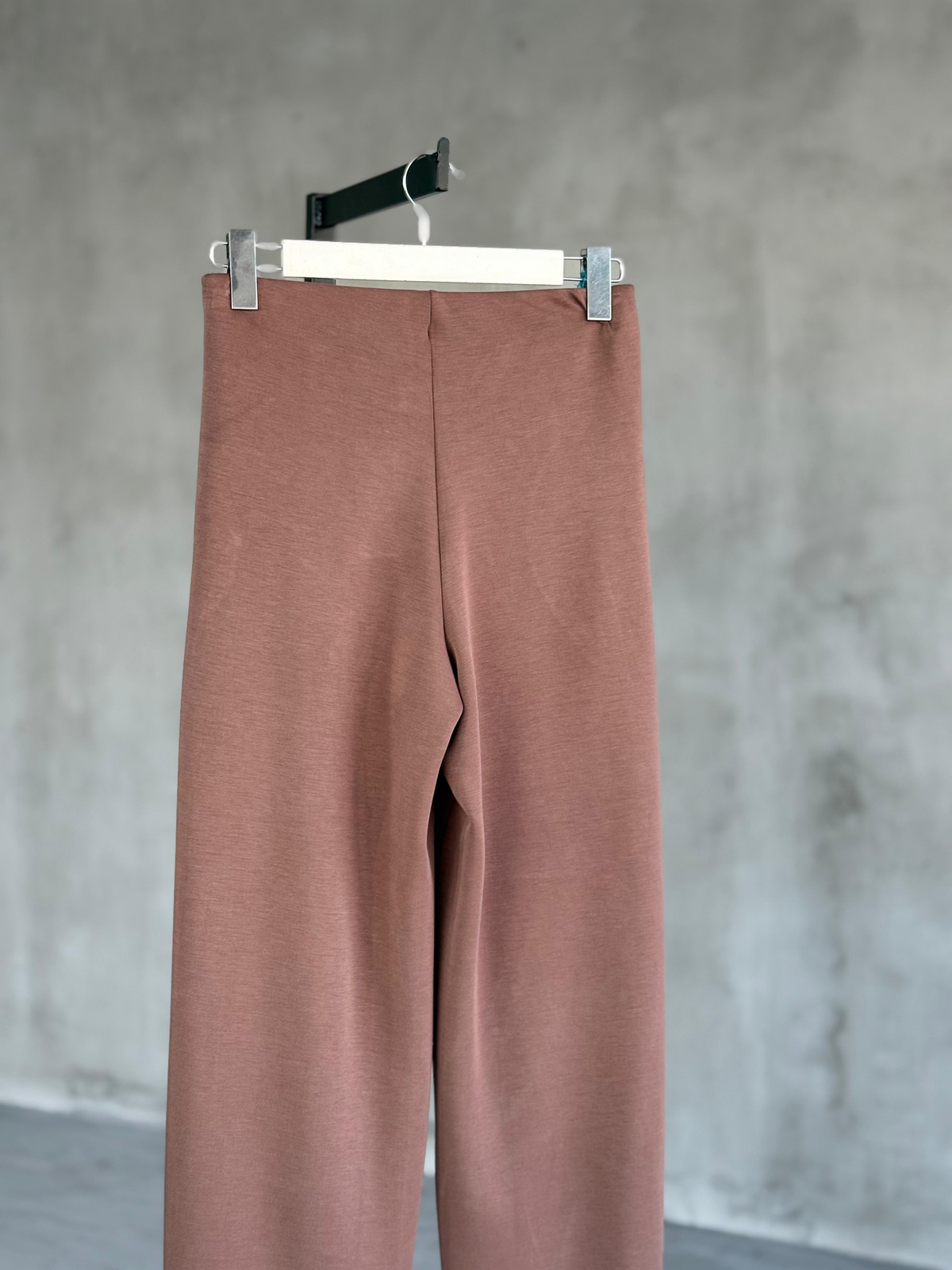 Modal Kumaş Yan Yırtmaçlı Pantolon (Sütlü Kahve)