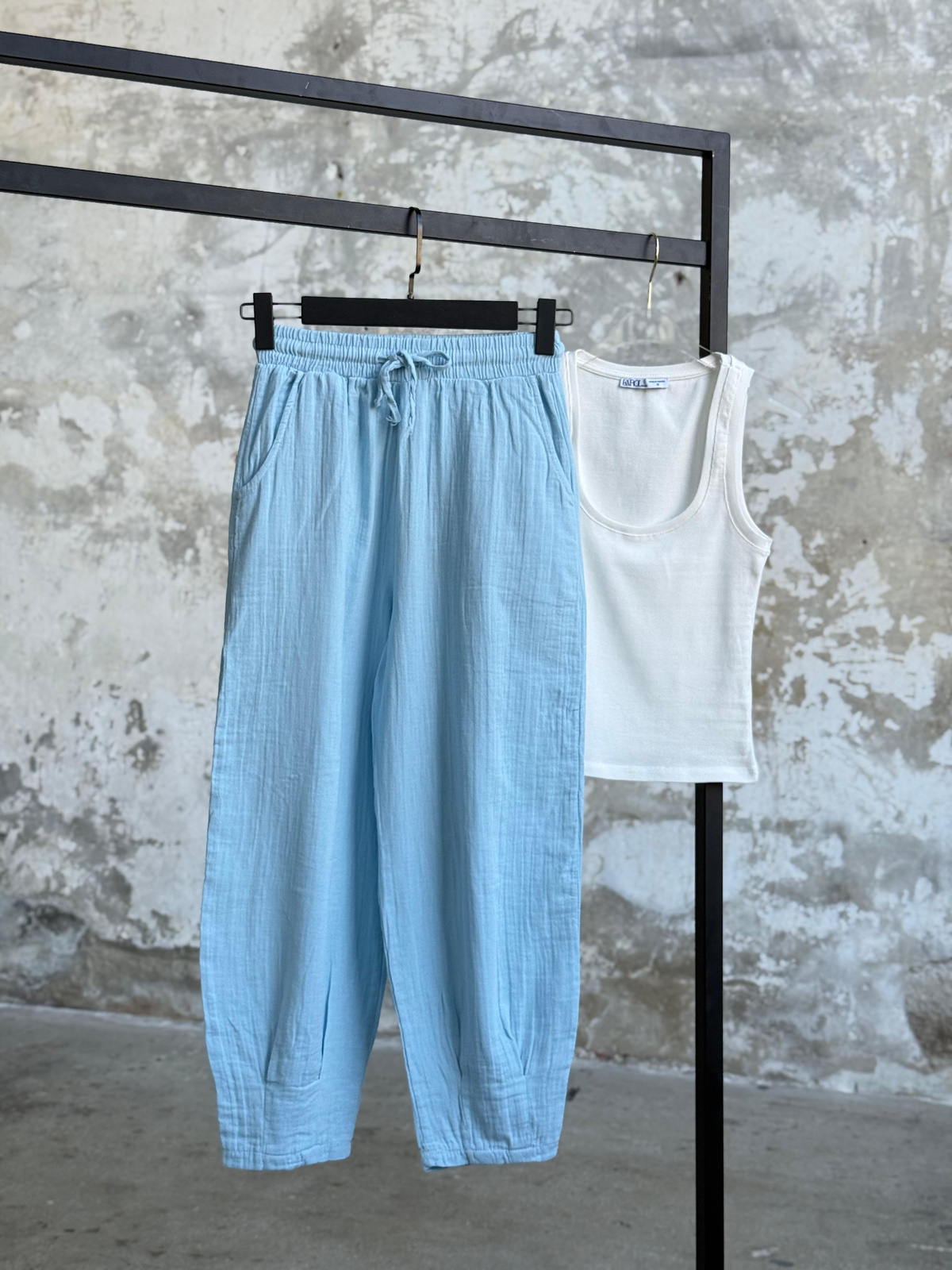 Müslin Kumaş Paçası Çımalı Pantolon (Bebe Mavisi)