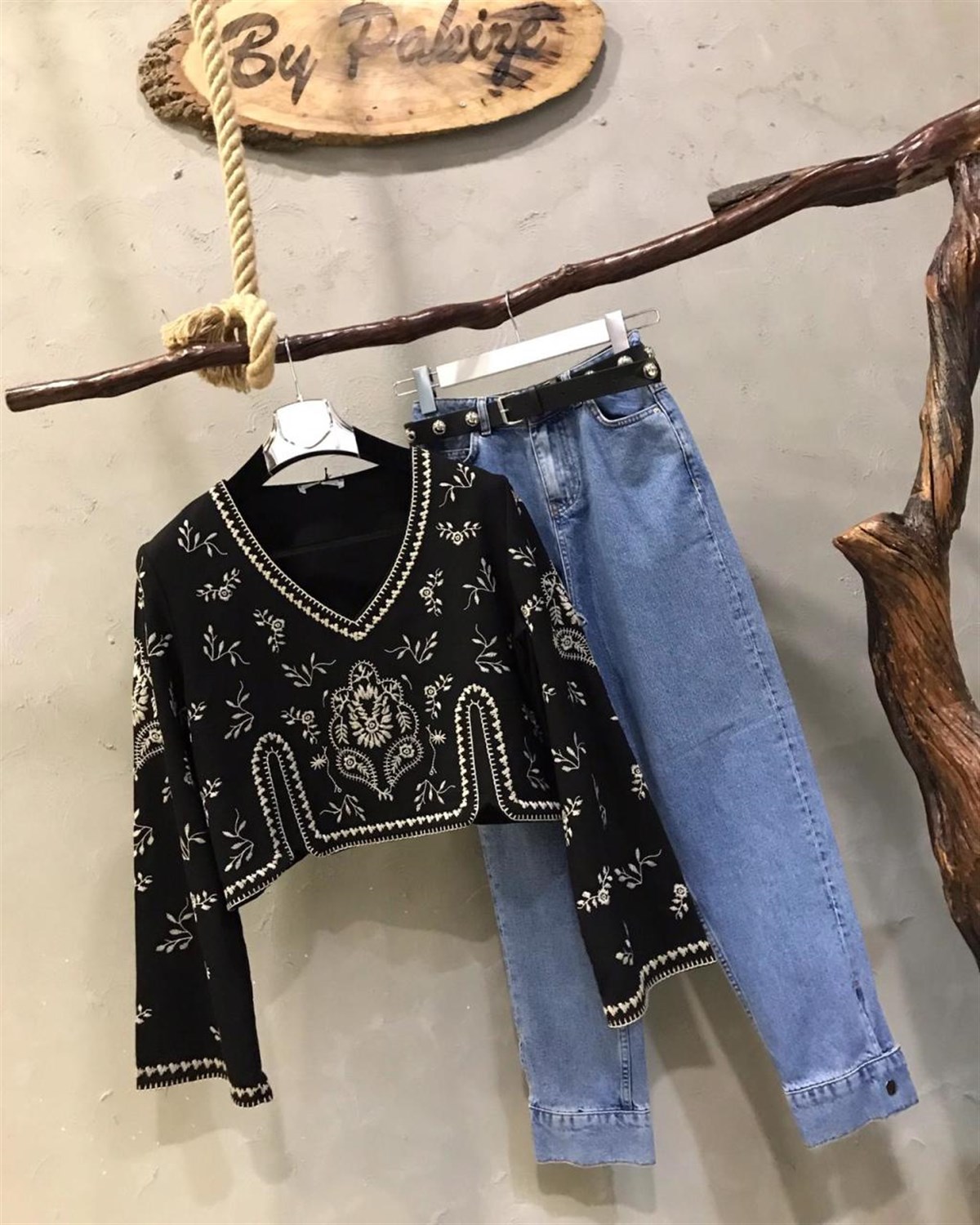 Nakış Detaylı Coton Kumaş Bluz