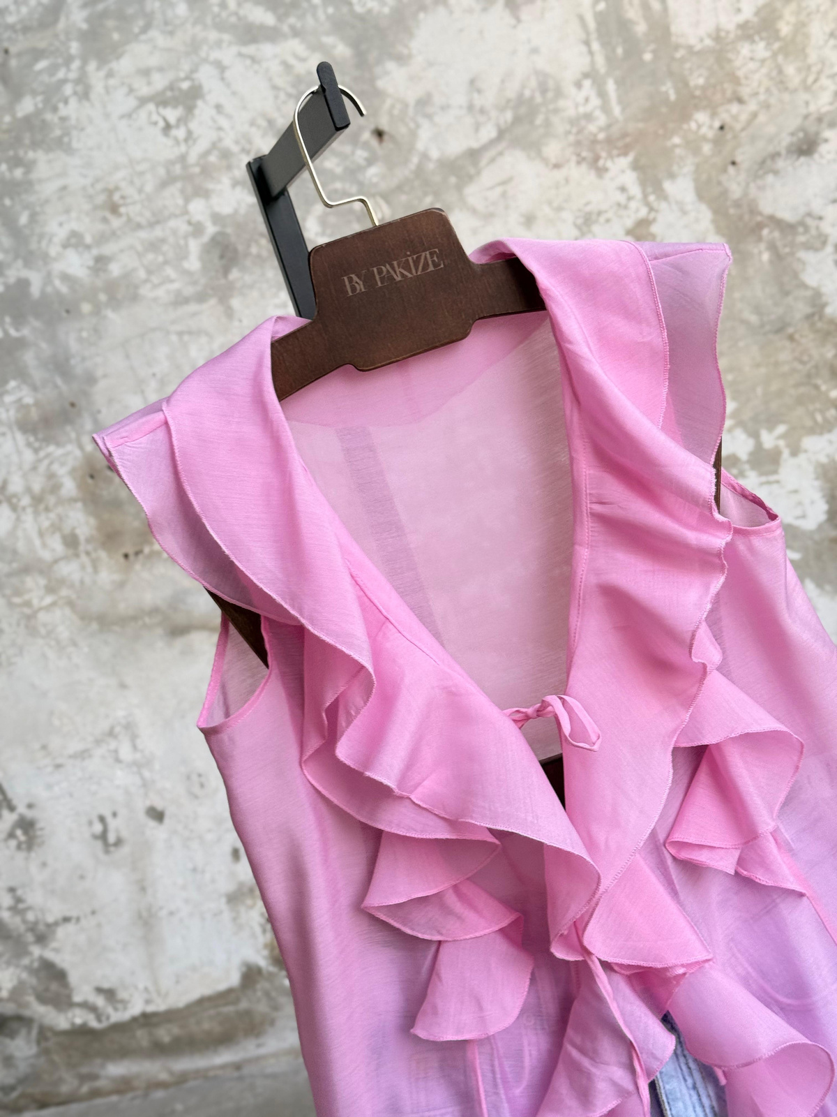 Omuzdan Fırfır Detaylı Bağlamalı Bluz (Pembe)