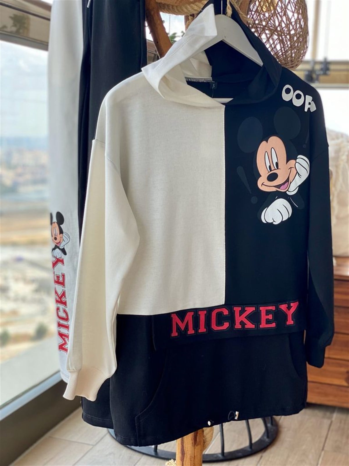 Önden Cepli Mickey Detaylı Takım (Siyah)