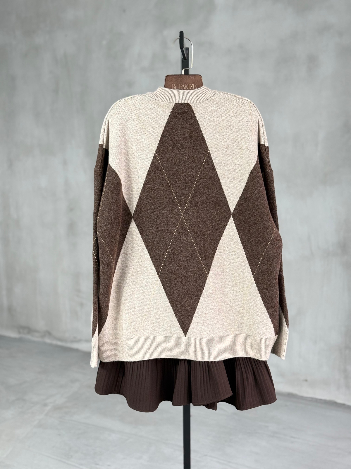 Oversize Düğme Detaylı Baklava Desenli Kazak (Vizon-Kahve) 
