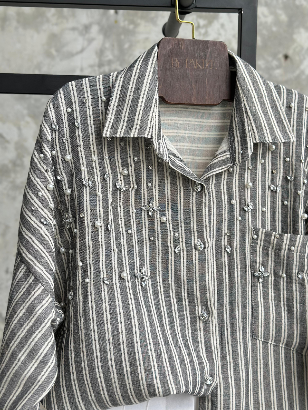Oversize İnci Taş İşçilikli Çizgili Gömlek (Gri)