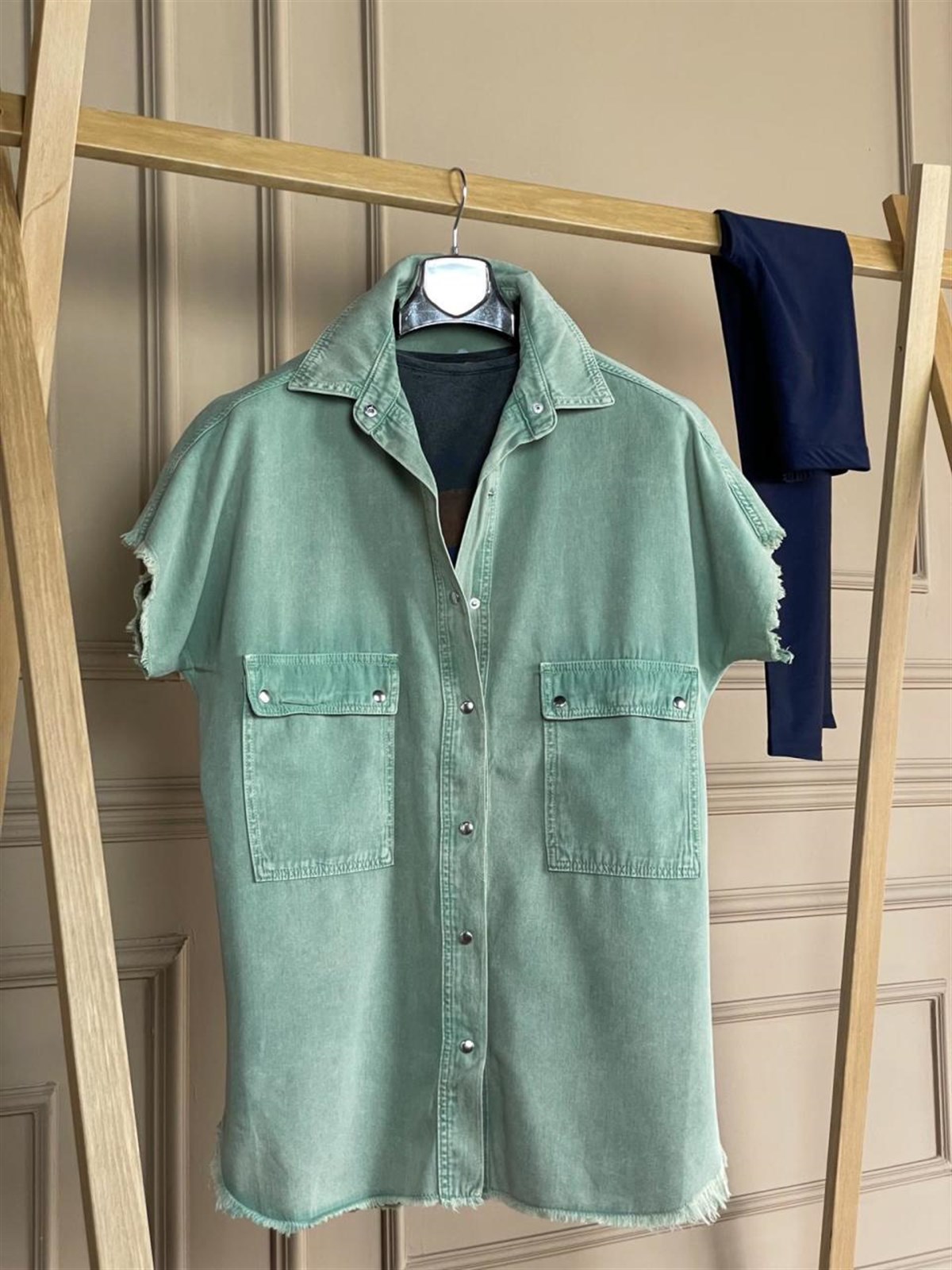 Oversize Kesim Kısa Kol Cepli Gömlek  (MİNT YEŞİLİ)