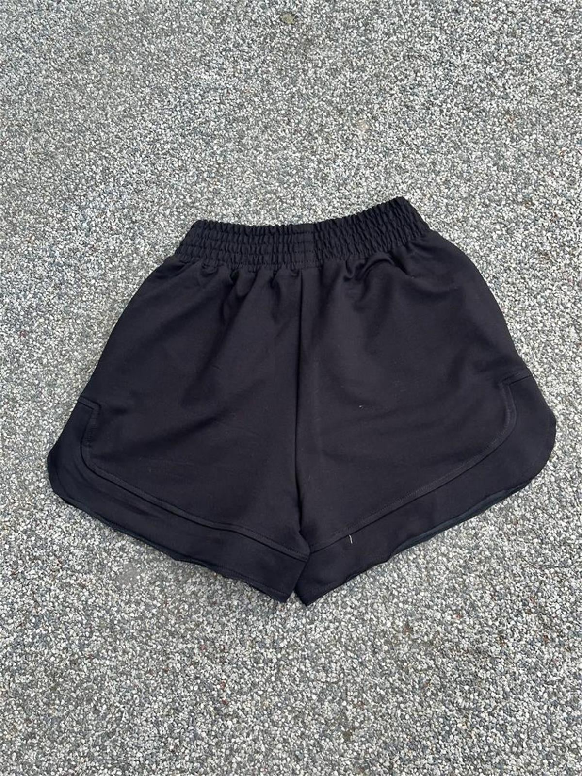 Oysho Model Oval Kesim Relax Fit Şort (Siyah)