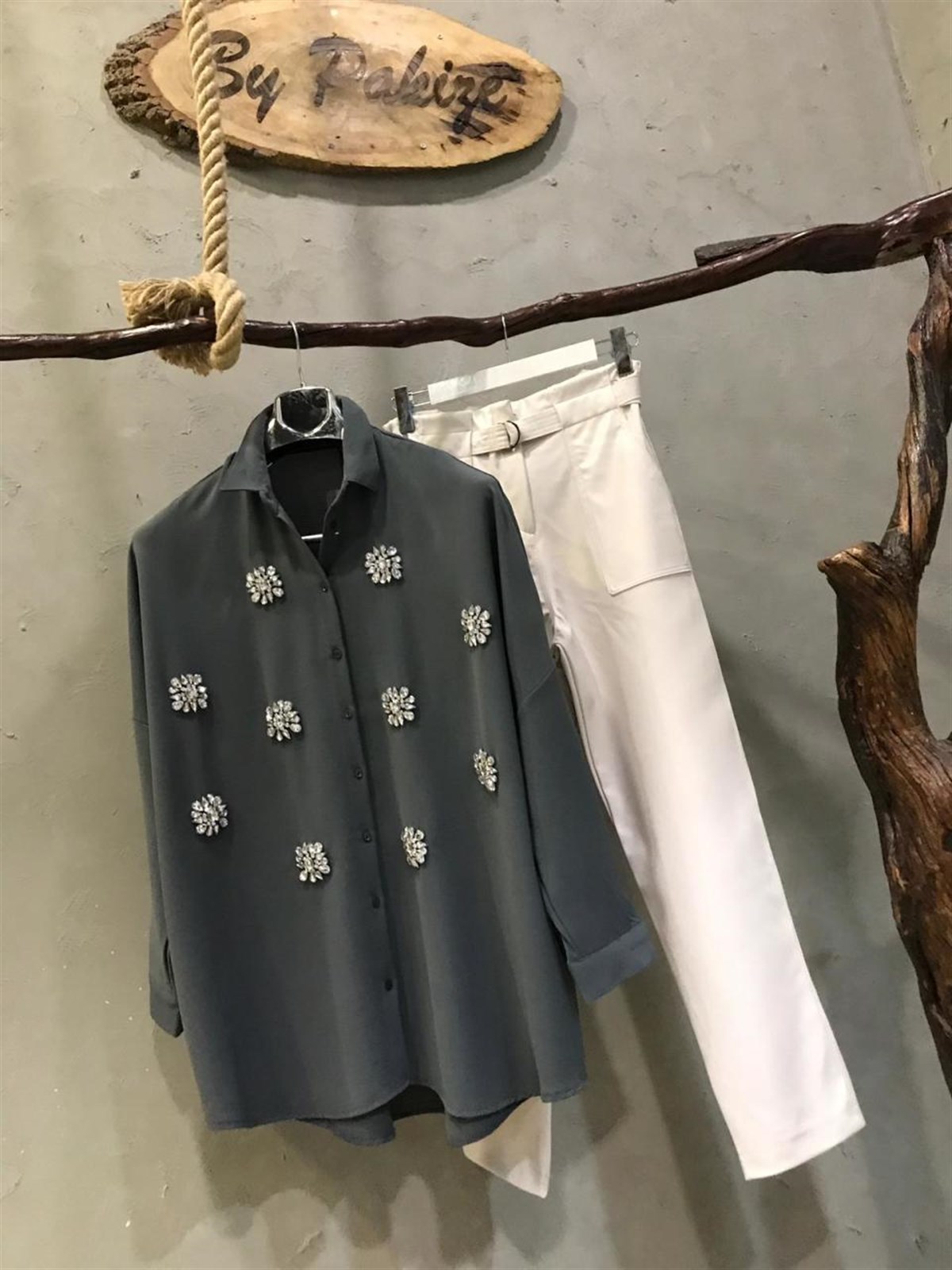 Özel El İşçilikli Kristal Taşlı Tasarım Oversize Kesim Gömlek