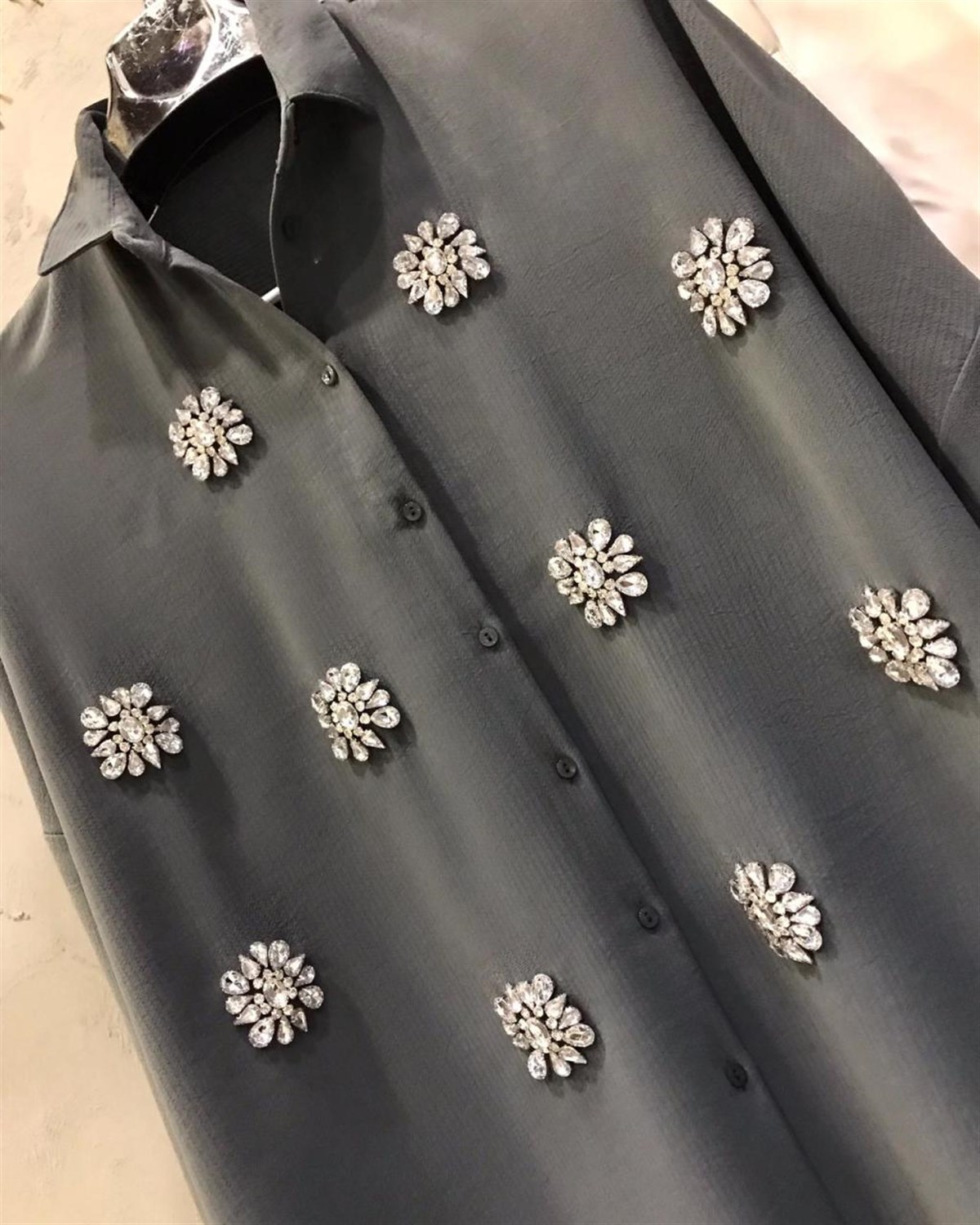 Özel El İşçilikli Kristal Taşlı Tasarım Oversize Kesim Gömlek