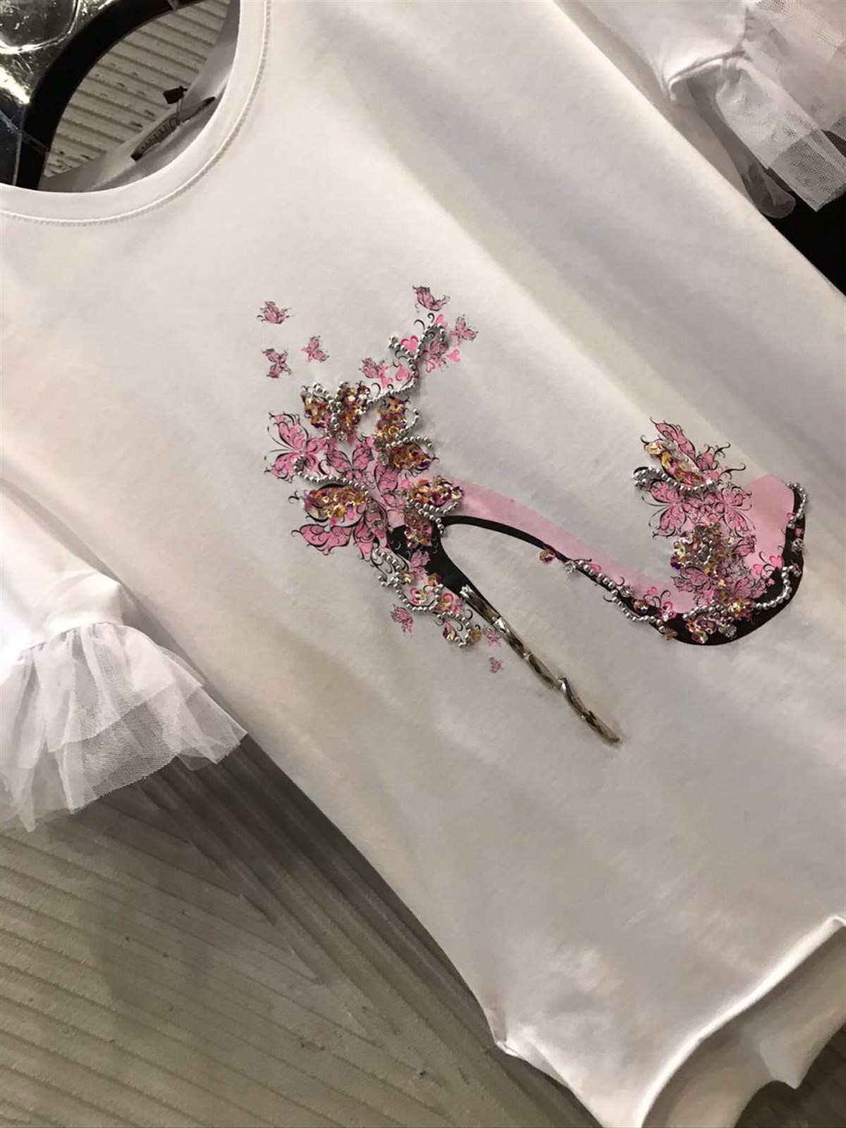 Özel Kristal Taş El İşçilikli Kolları Tül Tshirt (BEYAZ & SİYAH)