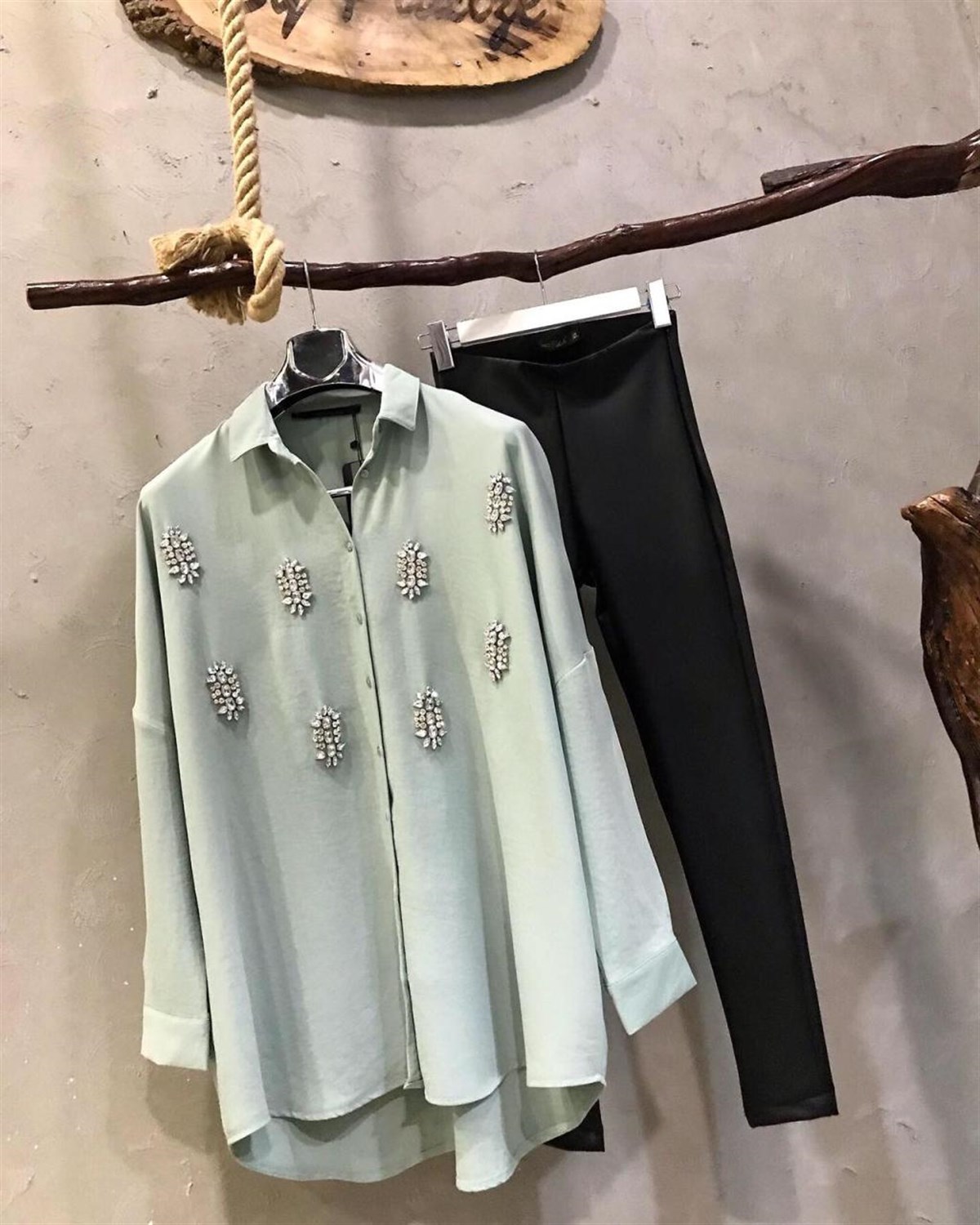 Özel Kristal Taş İşçilikli Oversize Gömlek (MİNT)