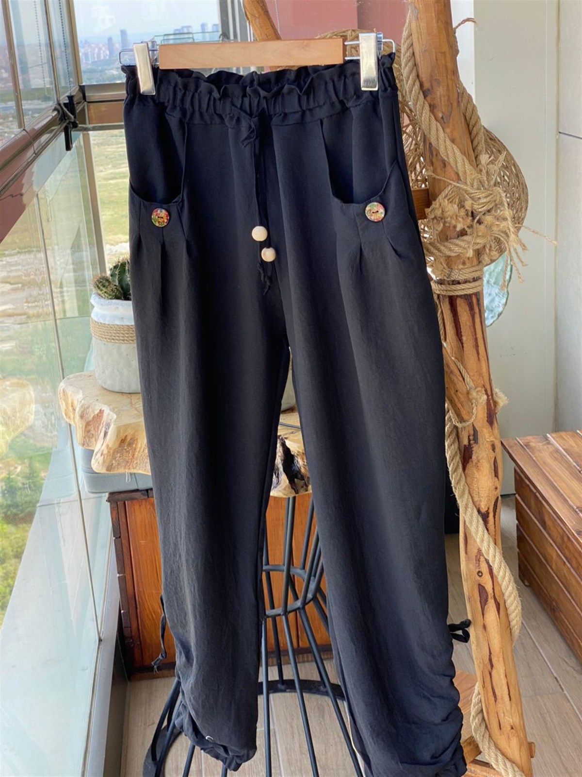 Paçaları Büzgü Detaylı Pantolon (Siyah)