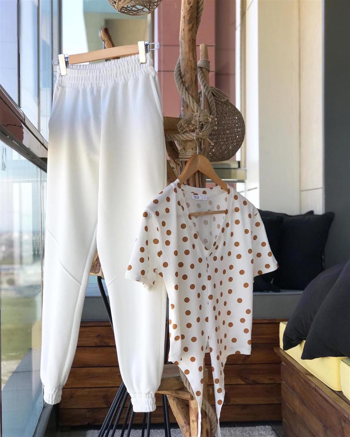 Paçası Dikiş Detaylı Eşofman Pantolon (EKRU)