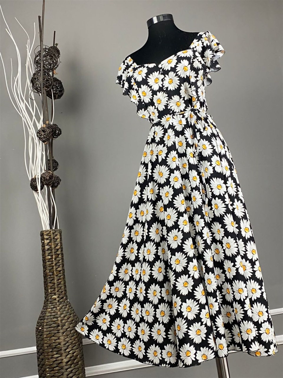 Papatya Desen Kolları Volanlı Elbise (Siyah)