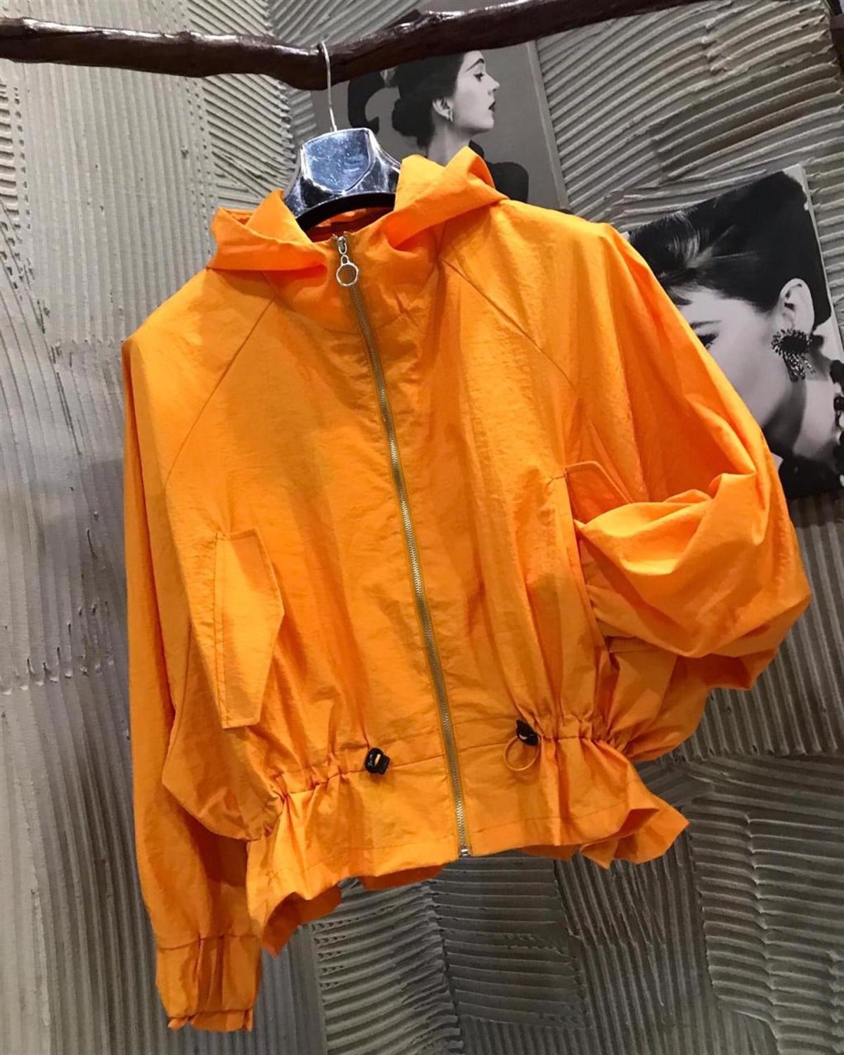 Paraşüt Kumaş Kapşonlu Yan Cepli Mont (ORANJ)