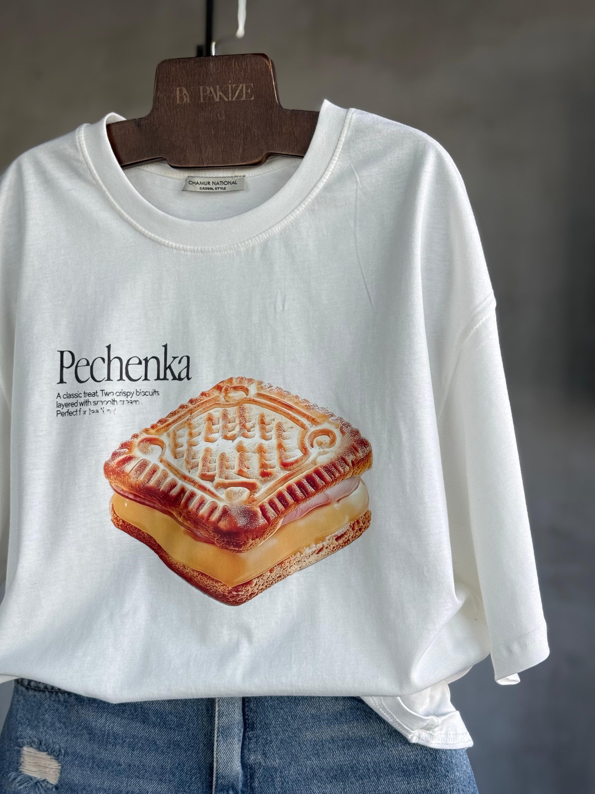 Pechenka Baskılı Oversize Tişört (Beyaz)