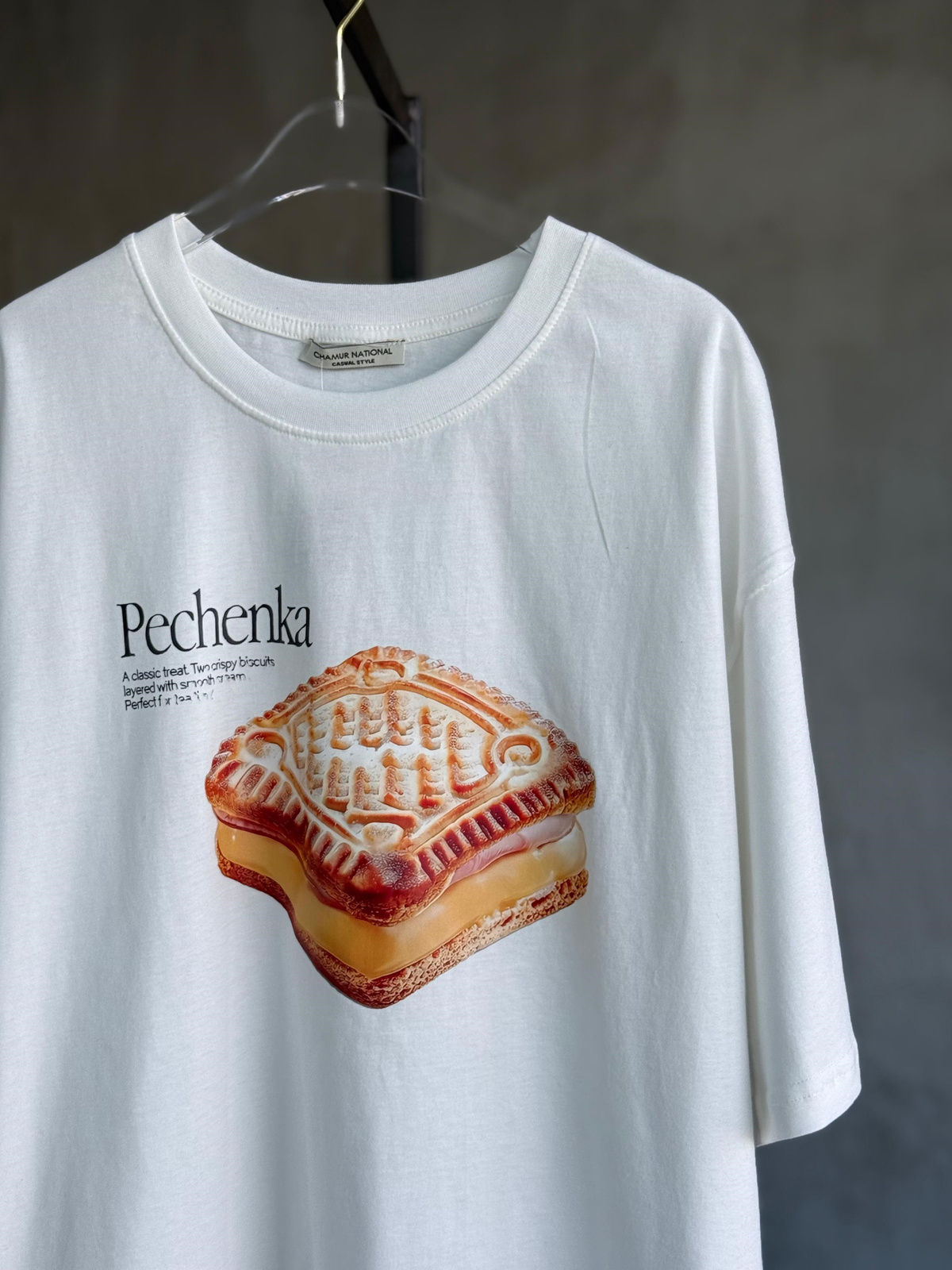 Pechenka Baskılı Oversize Tişört (Beyaz)