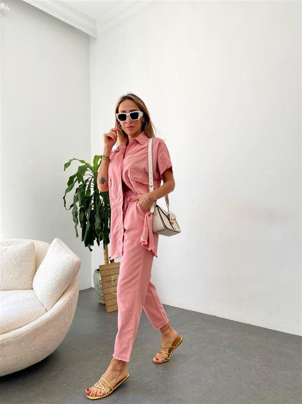 Pembe Çift Cep Detaylı Önü Çıtçıtlı Polo Yaka Gömlek Ve Pantolon Niera Takım
