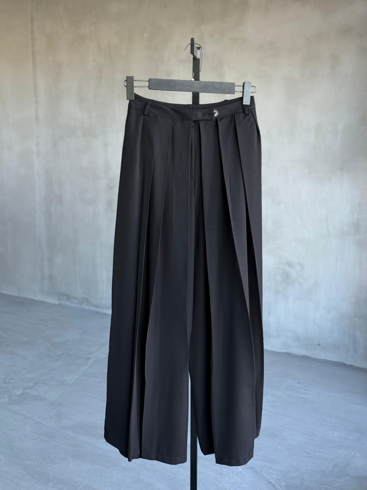 Piliseli Kumaş Pantolon (Siyah)
