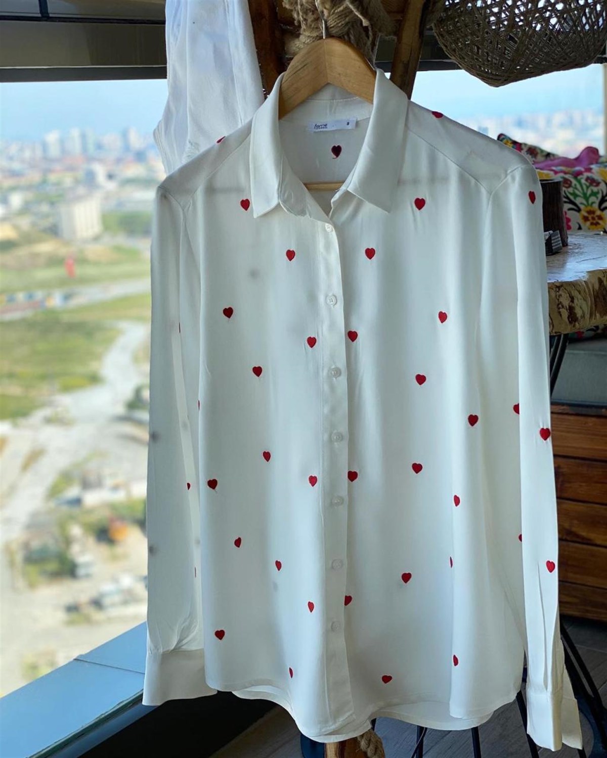 Poplin Kumaş Kalp Nakış İşlemeli Gömlek