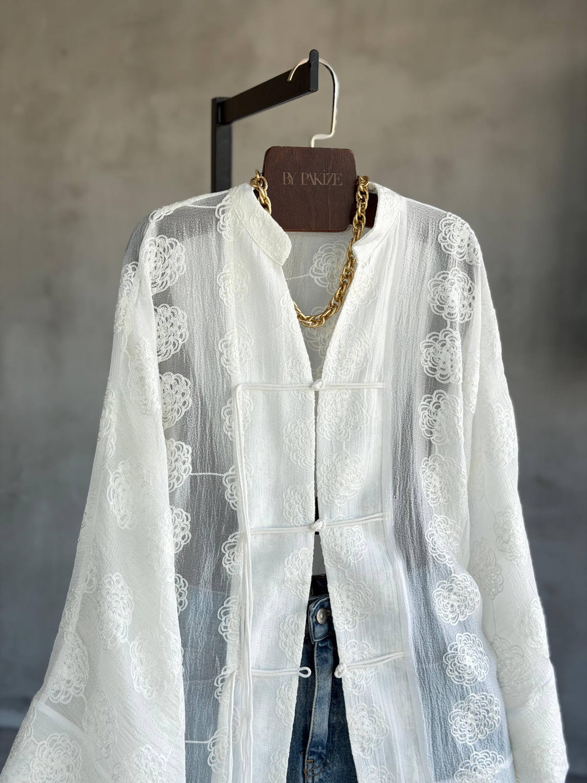 Premium Brode Kumaş Bağlama Detaylı Kimono Gömlek (Beyaz)