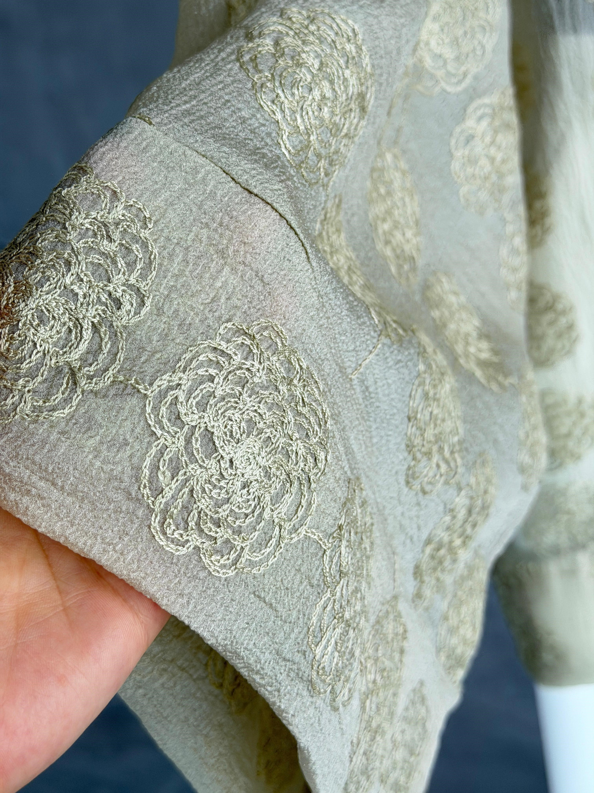 Premium Brode Kumaş Bağlama Detaylı Kimono Gömlek (Adaçayı Yeşili)