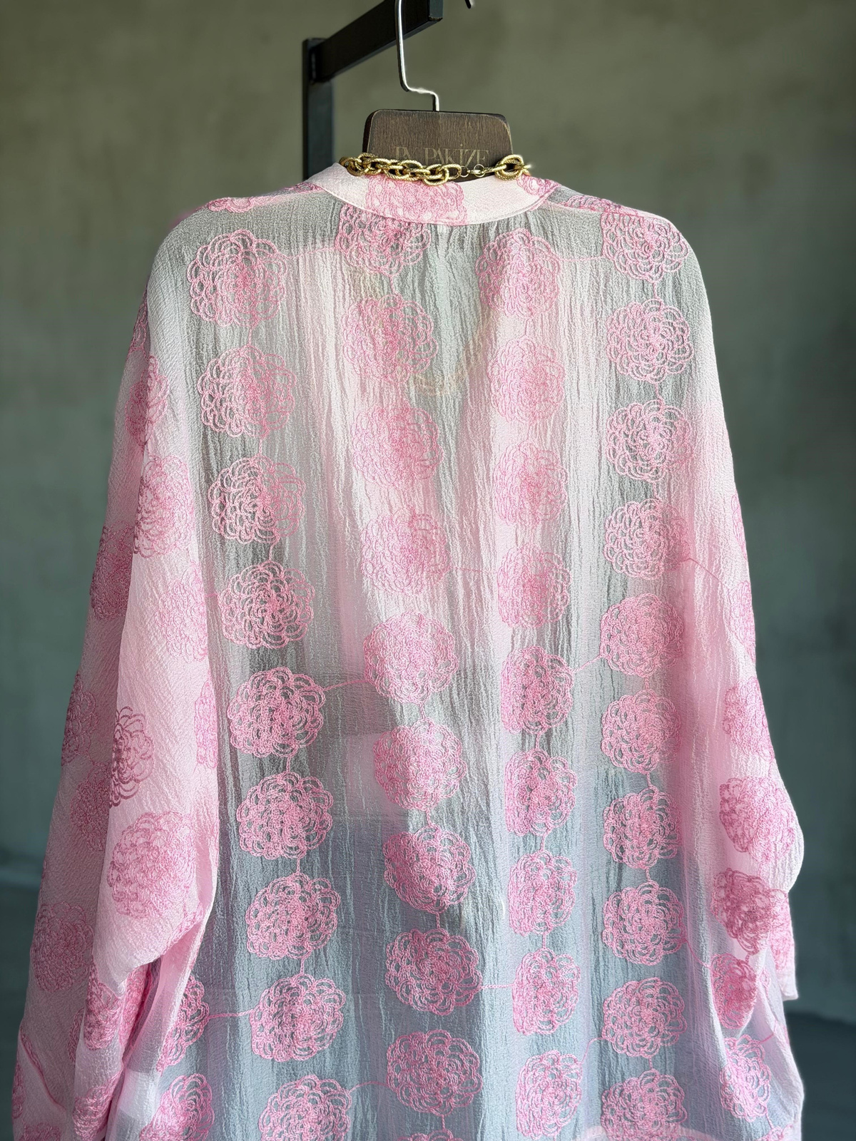 Premium Brode Kumaş Bağlama Detaylı Kimono Gömlek (Şeker Pembesi)