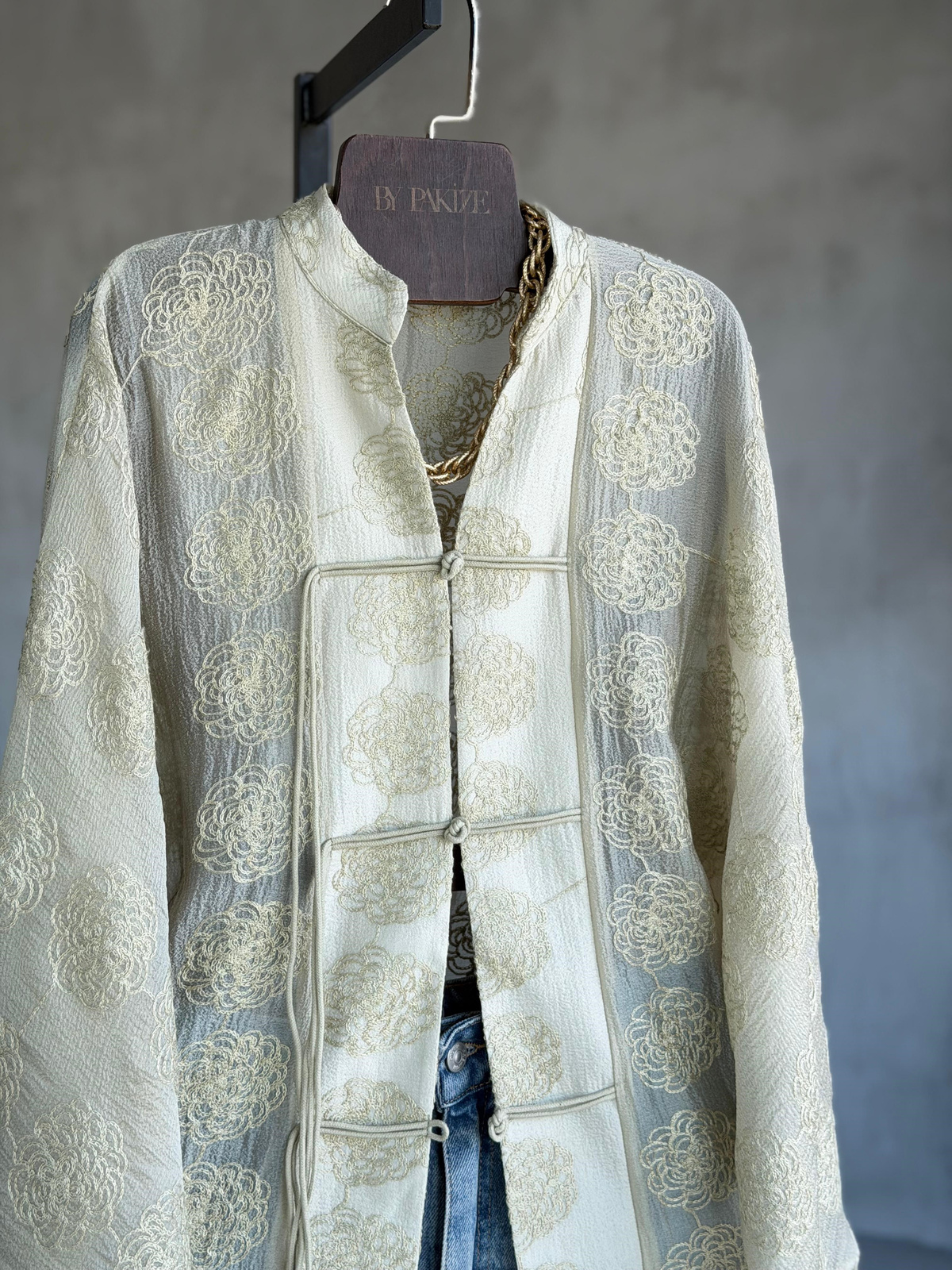 Premium Brode Kumaş Bağlama Detaylı Kimono Gömlek (Adaçayı Yeşili)