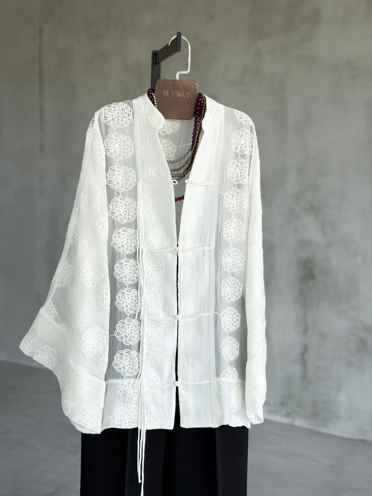 Premium Brode Kumaş Bağlama Detaylı Kimono Gömlek (Beyaz)