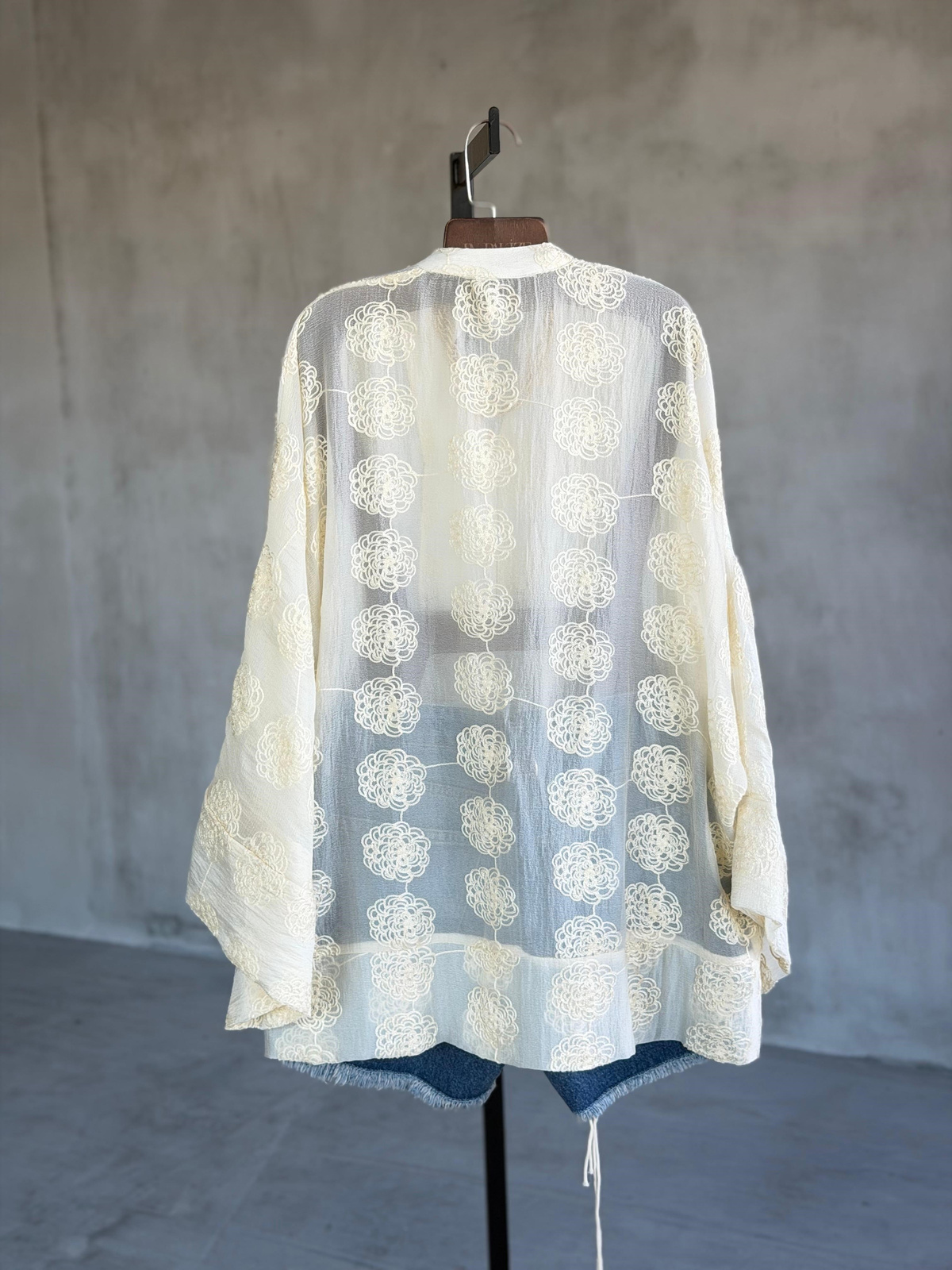 Premium Brode Kumaş Bağlama Detaylı Kimono Gömlek (Sarı)