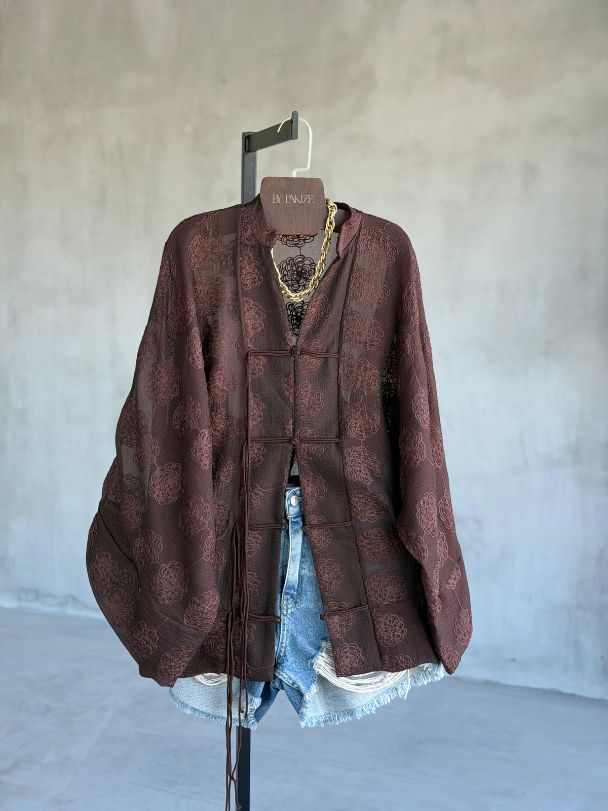 Premium Brode Kumaş Bağlama Detaylı Kimono Gömlek (Kahve)