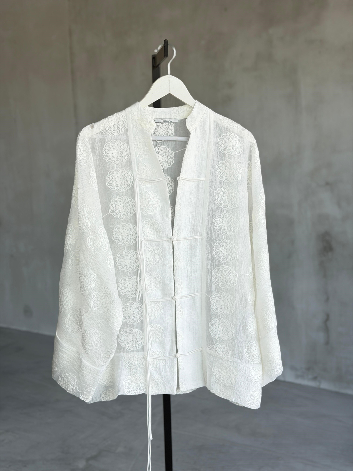 Premium Brode Kumaş Bağlama Detaylı Kimono Gömlek (Beyaz)