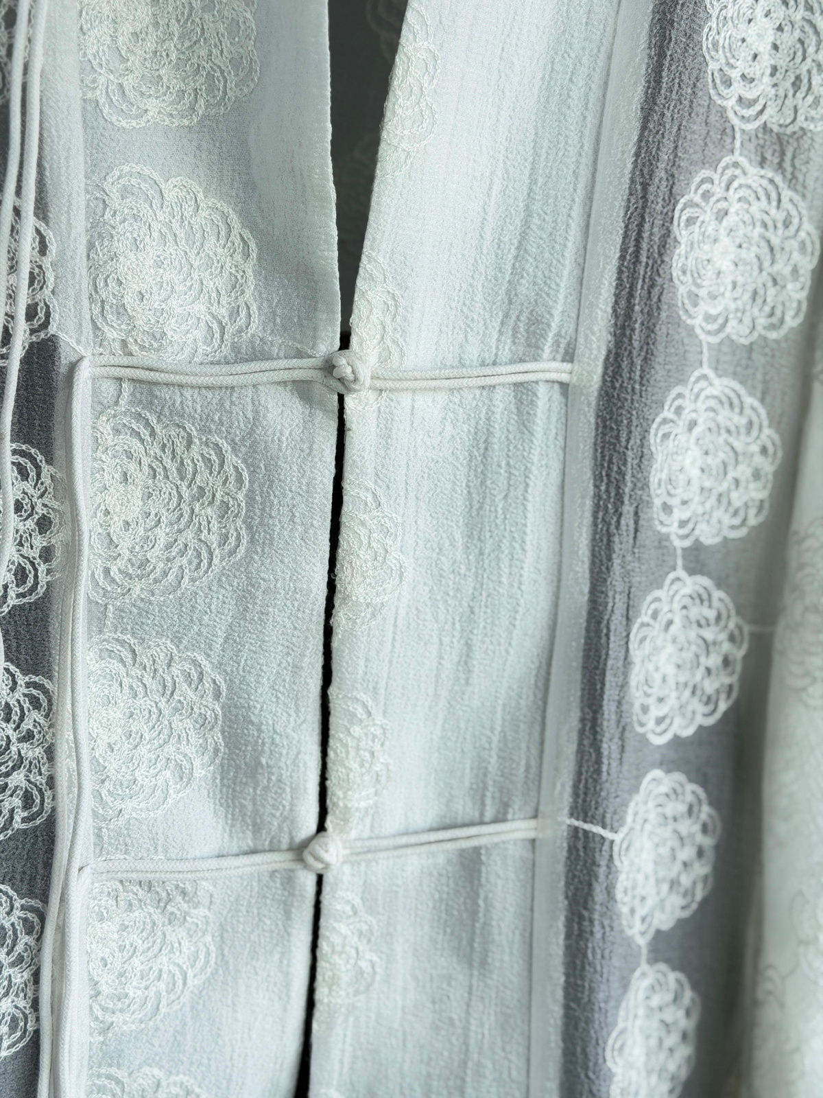 Premium Brode Kumaş Bağlama Detaylı Kimono Gömlek (Beyaz)