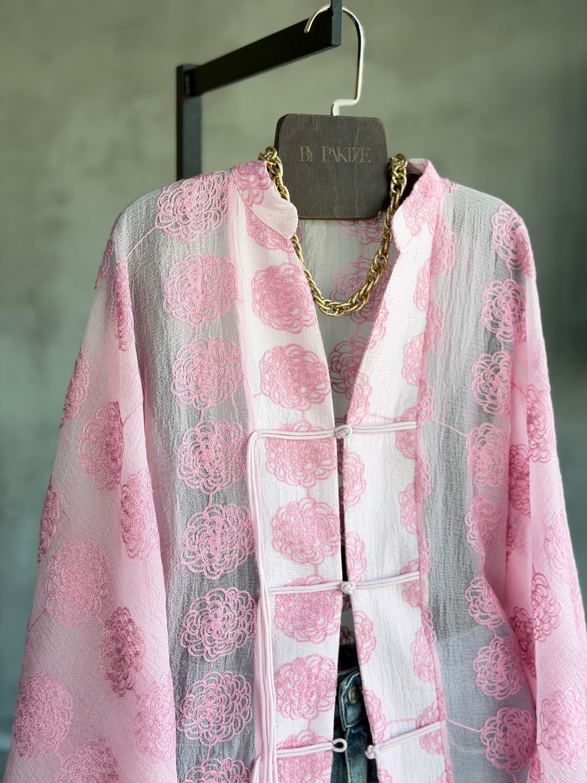 Premium Brode Kumaş Bağlama Detaylı Kimono Gömlek (Şeker Pembesi)