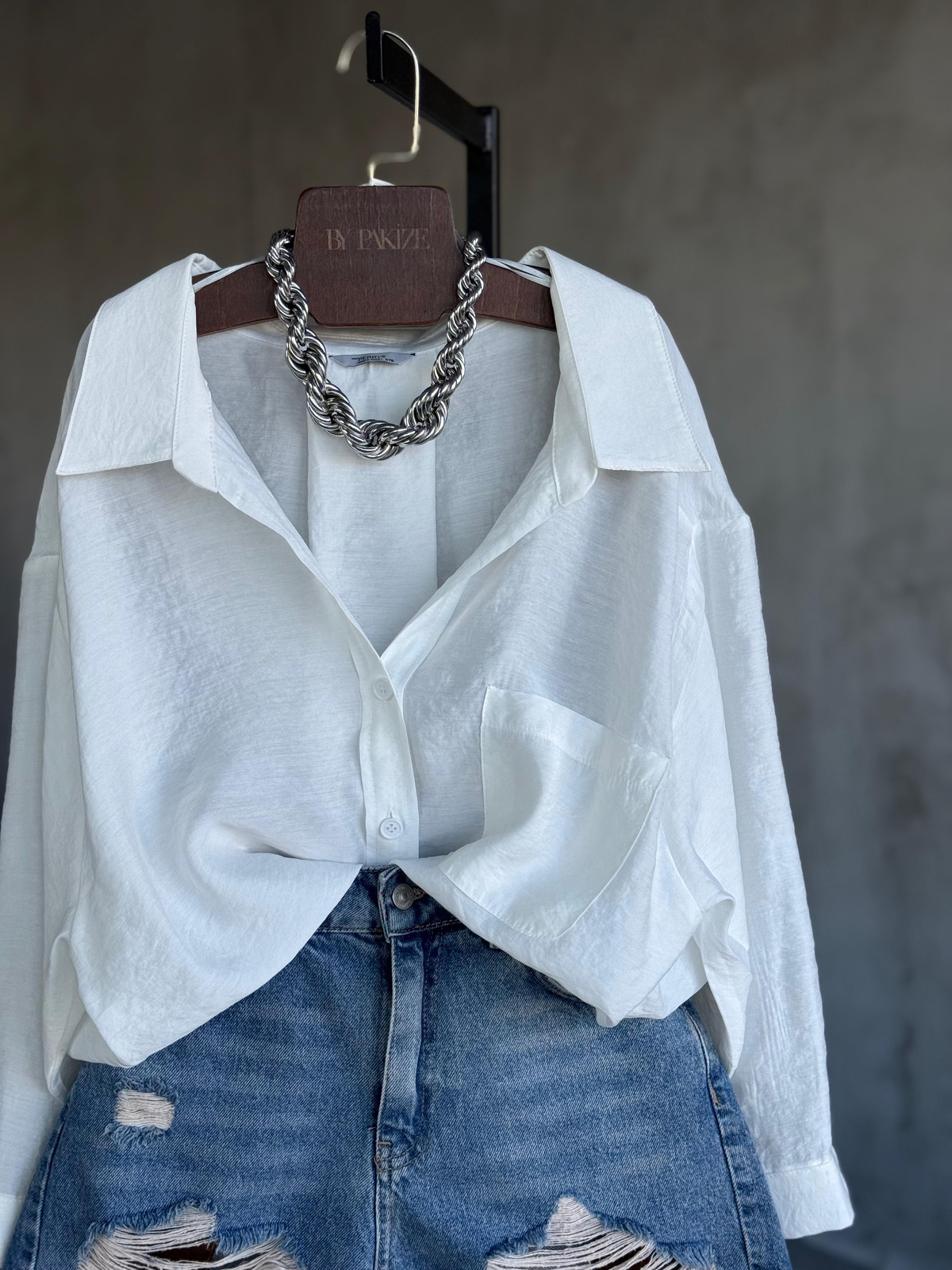 Premium Düşük Omuzlu Oversize Gömlek (Beyaz)