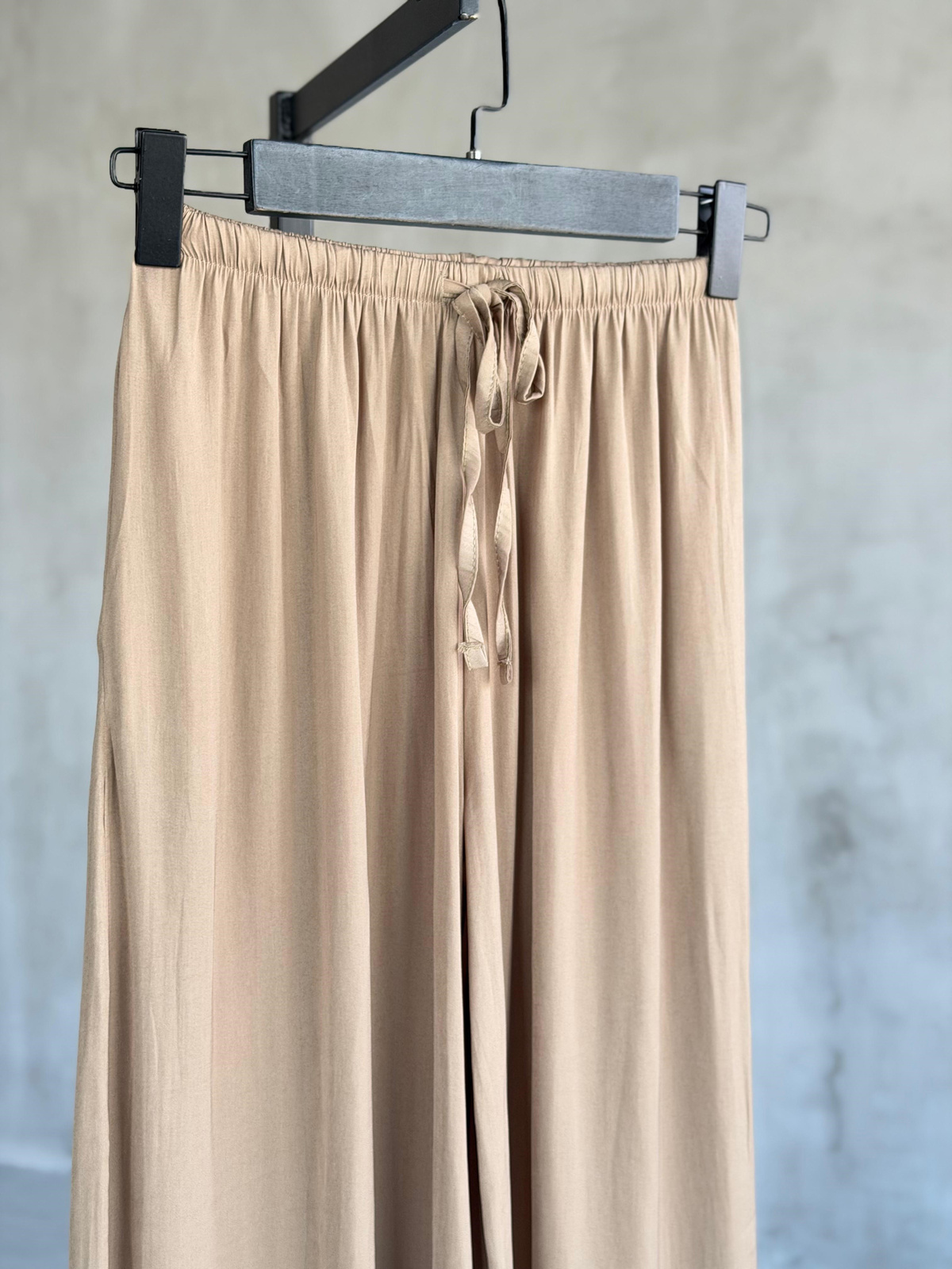 Premium İpeksi Tensel Bel Bağcıklı Pantolon (Haki)