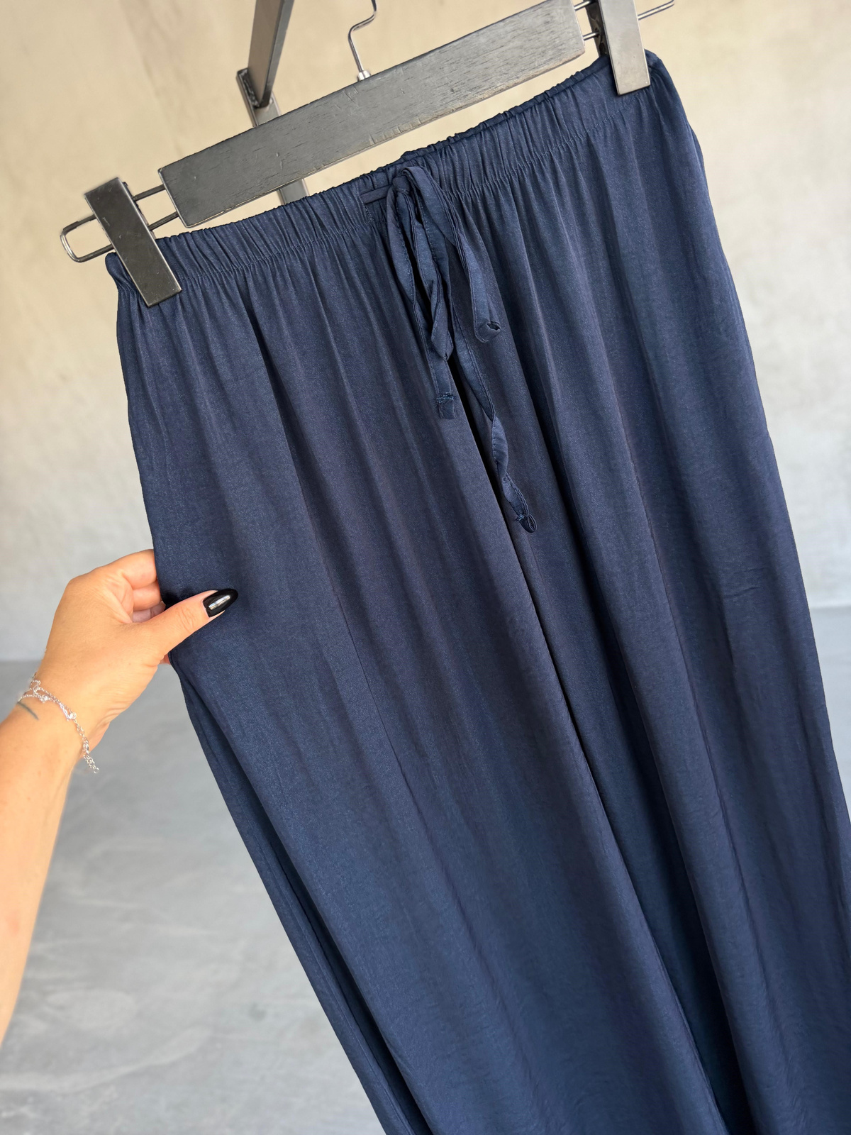 Premium İpeksi Tensel Bel Bağcıklı Pantolon (Lacivert)