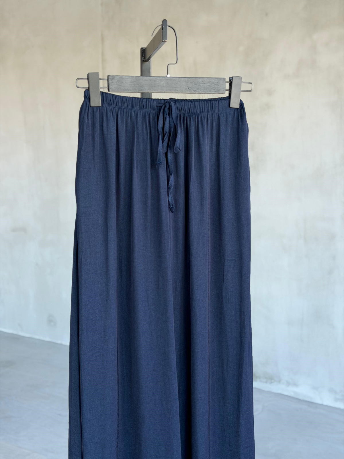 Premium İpeksi Tensel Bel Bağcıklı Pantolon (Lacivert)