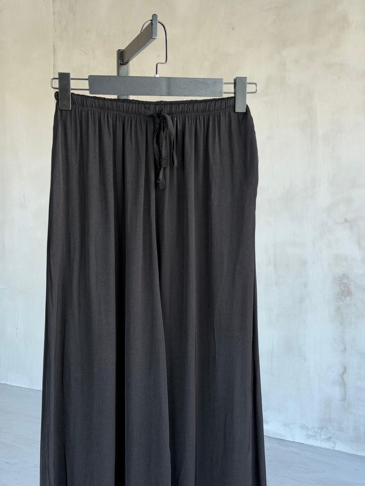 Premium İpeksi Tensel Bel Bağcıklı Pantolon (Siyah)