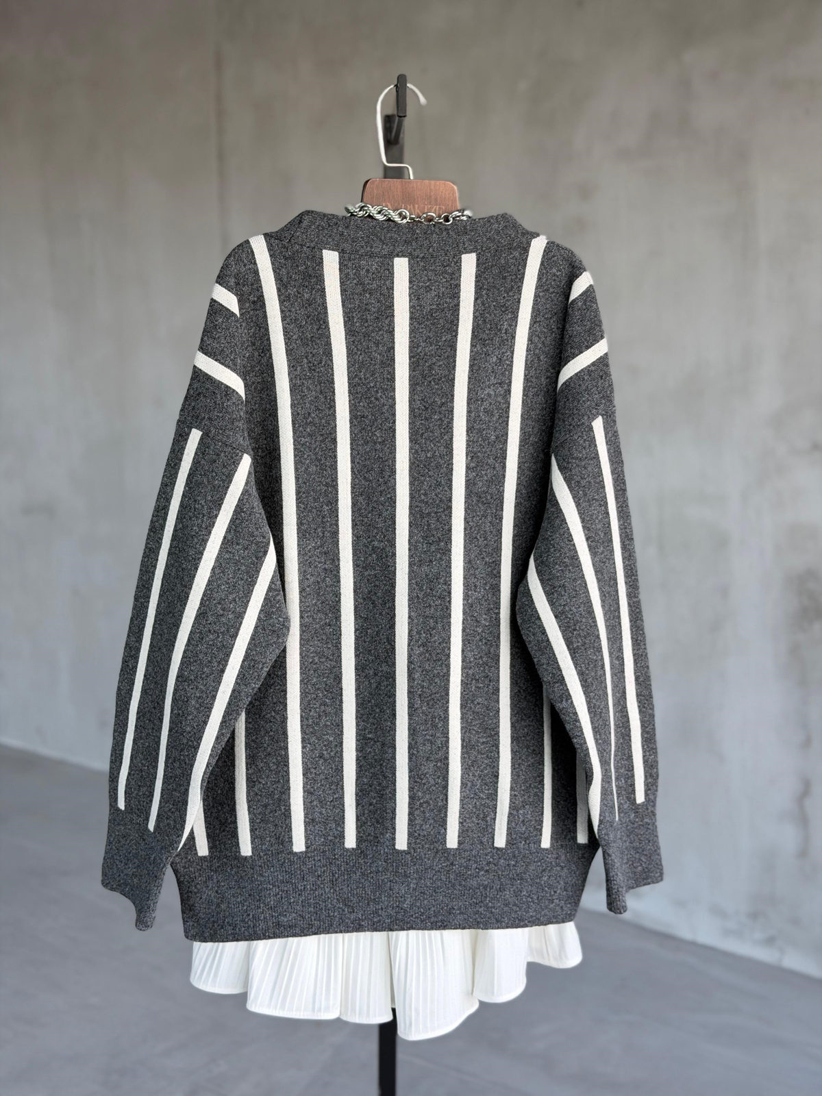 Premium Kaşmir Dokulu Çizgili Oversize Hırka (Antrasit)