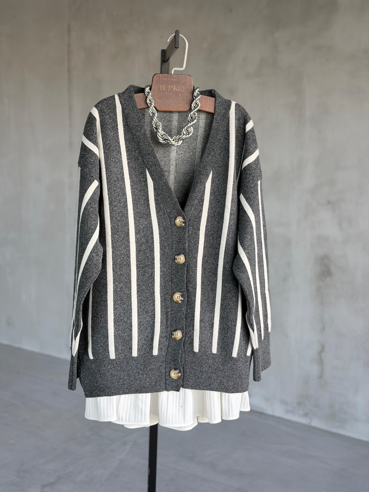 Premium Kaşmir Dokulu Çizgili Oversize Hırka (Antrasit)
