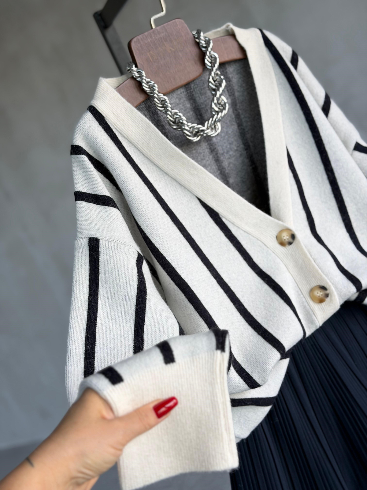 Premium Kaşmir Dokulu Çizgili Oversize Hırka (Beyaz)