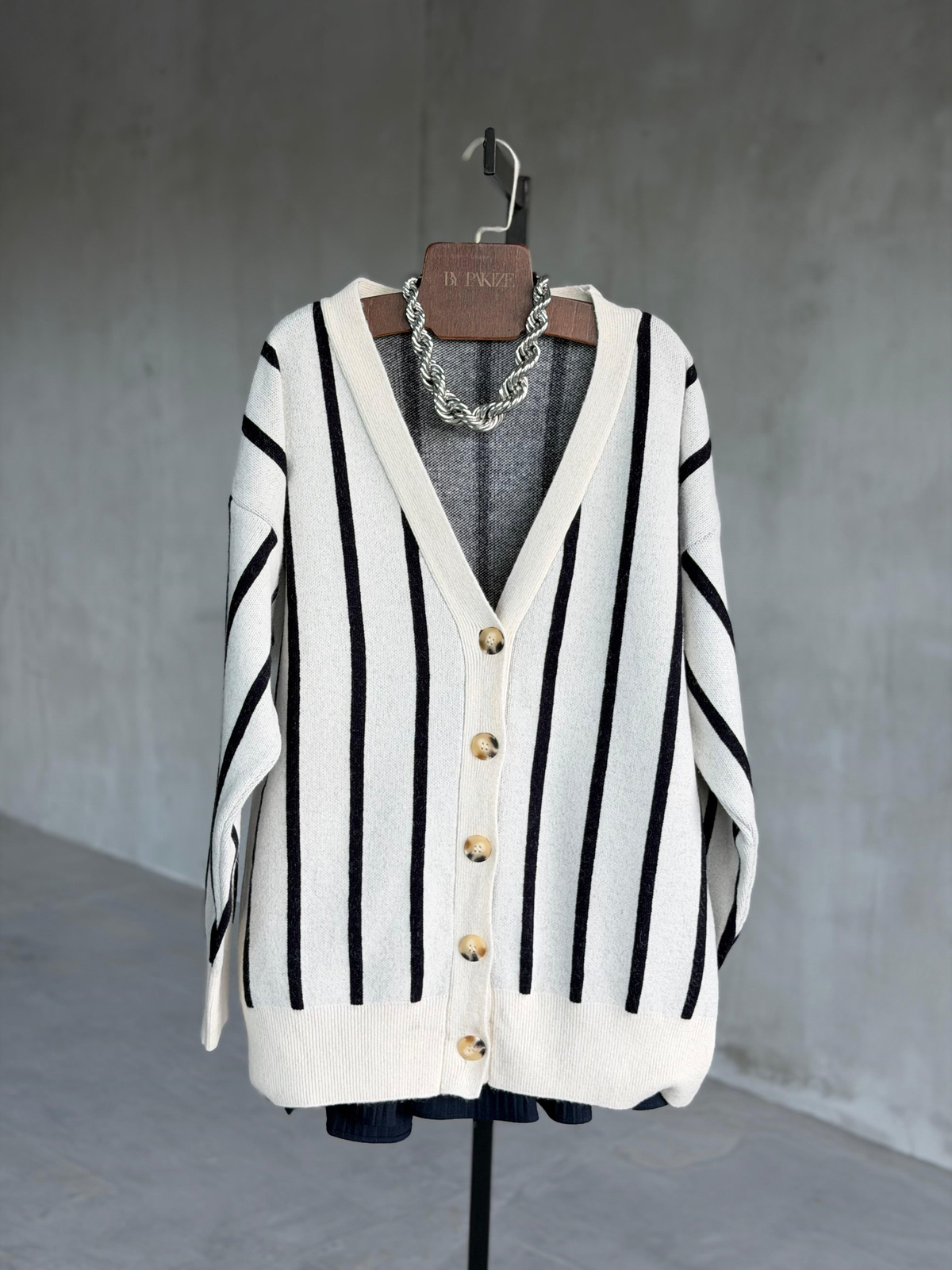 Premium Kaşmir Dokulu Çizgili Oversize Hırka (Beyaz)