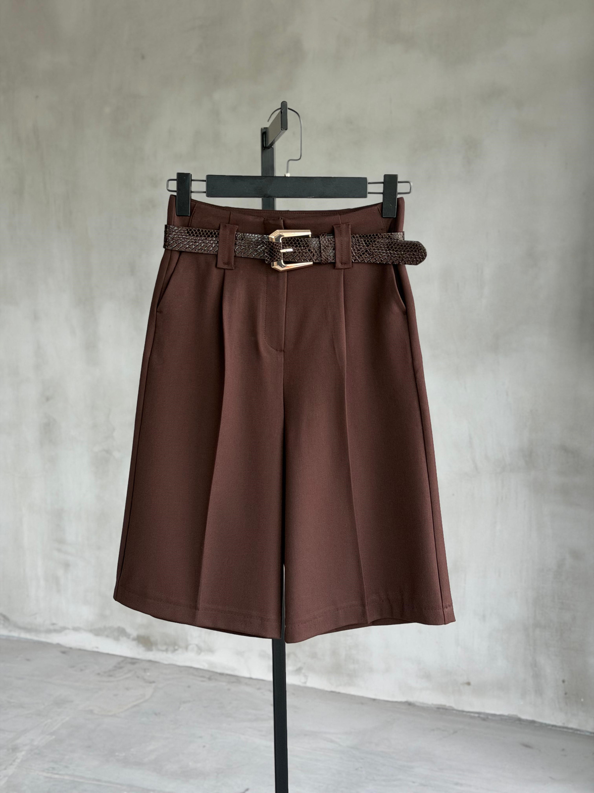 Premium Kemerli Bermuda Pantolon (Kahve)